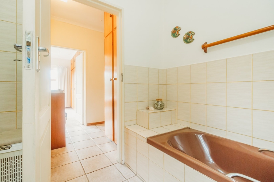 4 Bedroom Property for Sale in Denver Park Western Cape